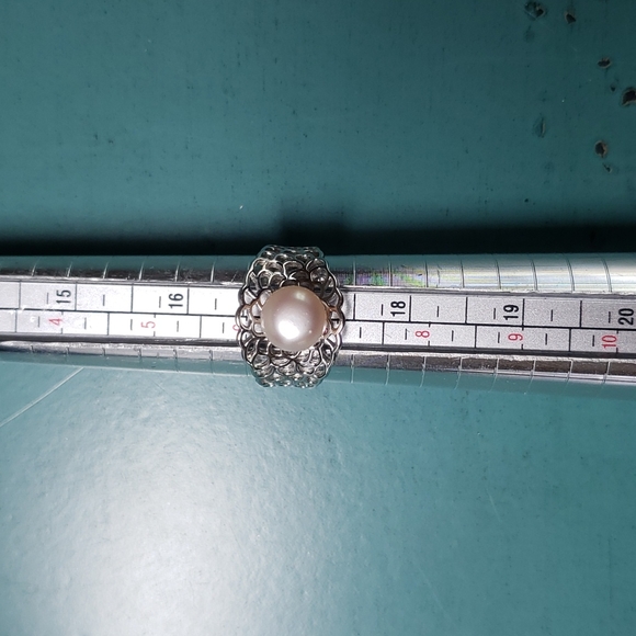 Beautiful Sterling Silver 925 Ring With Large Cream Freshwater pearl, adjustable - Picture 3 of 4